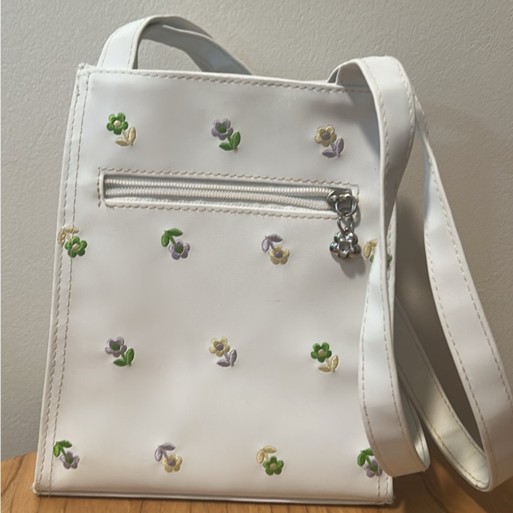 Vintage 90s Floral embroidered purse